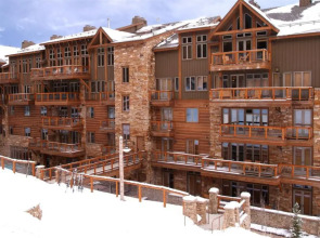 The Timbers on River Run, 3 Bed Ski-in Ski-out Condo-Hot Tub, Sauna, Heated Pool!