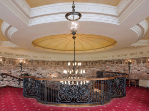 Canal Court Hotel