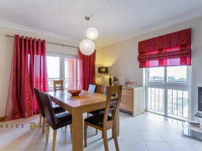 Greice Homes-Luxury 2 bed en-suite south facing & Golf view