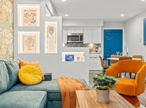 Stylish 1BR/2BA Near Liberty Bell