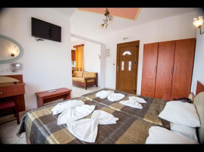 Room in Studio - A spacious and bright studio with balcony no1234