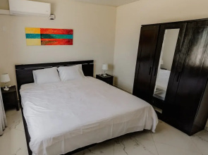 Elegant 2-bedroom Apartment 2 km From Eagle Beach