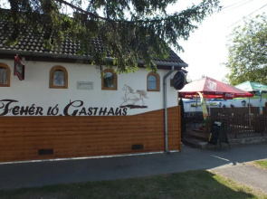 Fehérló Vendégház & Restaurant