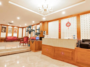 J Place Hotel