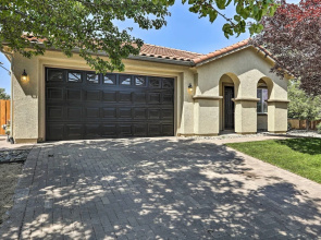 12 Mi to Riverwalk District: Quiet Reno Retreat
