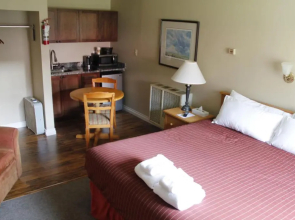 Aspen Village Inn