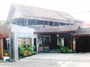 Griya Gribig Guest House RedPartner