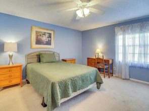 7 Mi to Satellite Beach: Melbourne Home w/ Yard