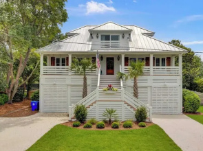 Be a Sullivans Local! 1307 Cove Avenue by Avantstay Pool + Outdoor Living
