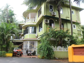OYO 6453 Home Studios behind KFC Calangute