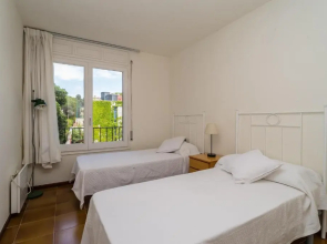 Av-1 Calella DE Palafrugell 6 PAX