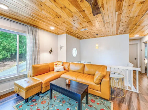 Renovated Franklin Home w/ Mountain-view Deck!