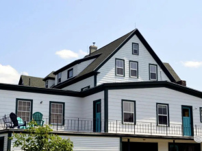 Still Point Lodge & Cottages