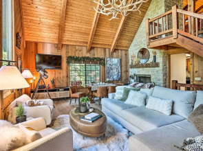 Cimarron Lodge Retreat With 3 Decks & Grill!