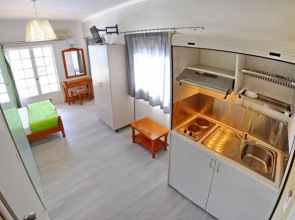 Vliho Bay Suites & Apartments