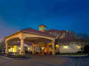 La Quinta Inn & Suites by Wyndham St. Louis Westport