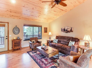White Mountains Cabin: Near Trails & Lake Access!