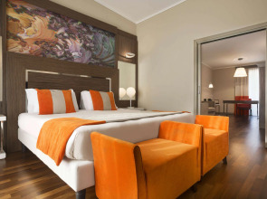 Отель Ramada Plaza by Wyndham Milano