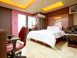 Boom Hotel