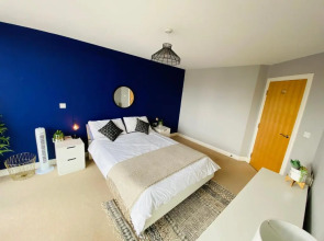 Stewart St James Walk Apartment