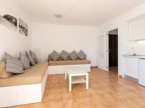 Neighbours Beach 15012