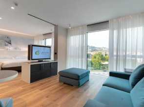 Life Hotel