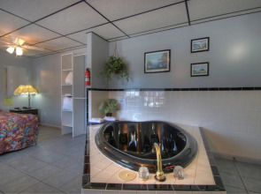 Biarritz Motel & Suites