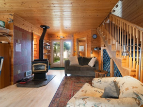 Pine Beach 2 Bedroom Cottage