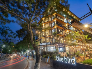 Moon West Lake Serviced Apartment