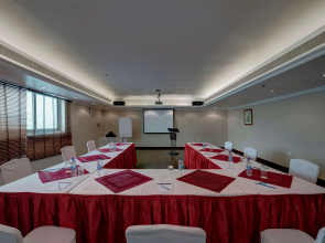 Howard Johnson Plaza By Wyndham Dubai Deira
