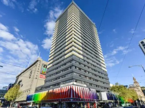 250e Apartments