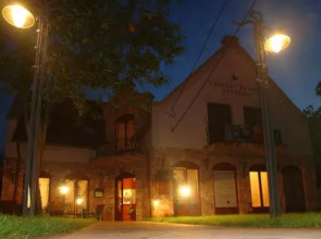 Diósgyori Castle Garden Bed and Breakfast und Restaurant