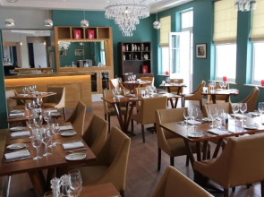 Yarrow Hotel