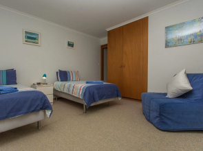 'Cliff 64' Cliff Top Home