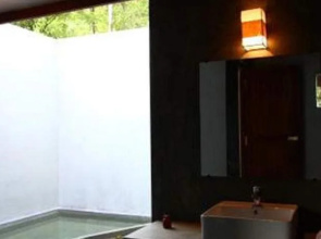 Bandura Kalawana Hotel