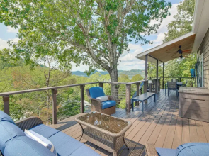 Lake View Home in Silver Point: Walk to Marina
