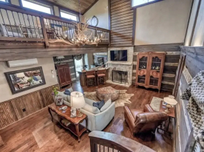 Luxury 23-ac Ranch Hot Tub and Hill Country Views!