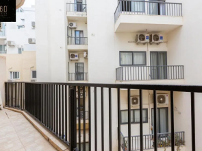Central APT 5mins to promenade with SOFA AC & WIFI by 360 Estates