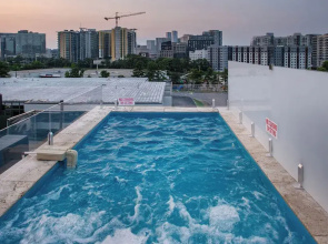 Skyline Views - Rooftop Pool