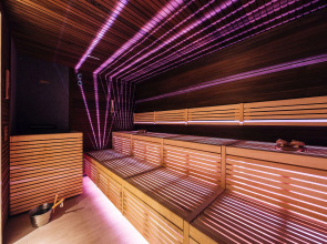 Maestral Resort & Casino