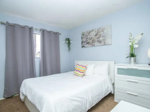 Lagoon Paradise las Vegas 4 Bd with Pool!