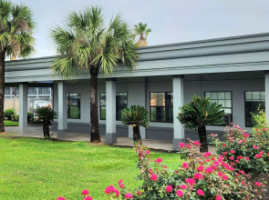 Days Inn by Wyndham Lake Charles