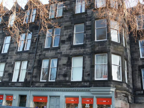 Traditional Apartment oer the Meadows