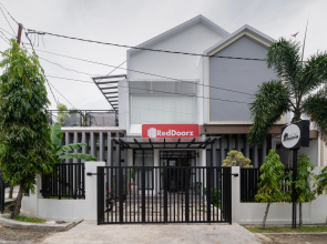 RedDoorz Syariah @ Jalan Andalas Padang