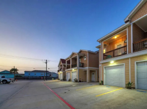 2 Blocks to the Beach, Patio, Resort Pool w/ Slide Tranquil Tides by Avantstay