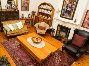 Karoowerf Guest House