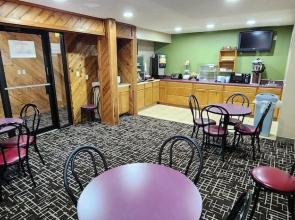 Super 8 Dyersville