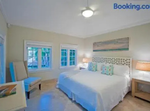 Coconut Walk by Grand Cayman Villas & Condos