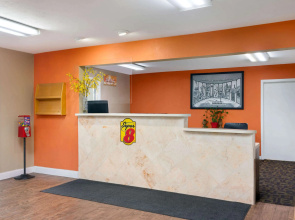 Super 8 by Wyndham Brookhaven