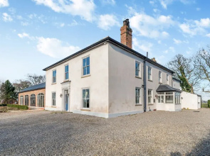 Carlton Manor